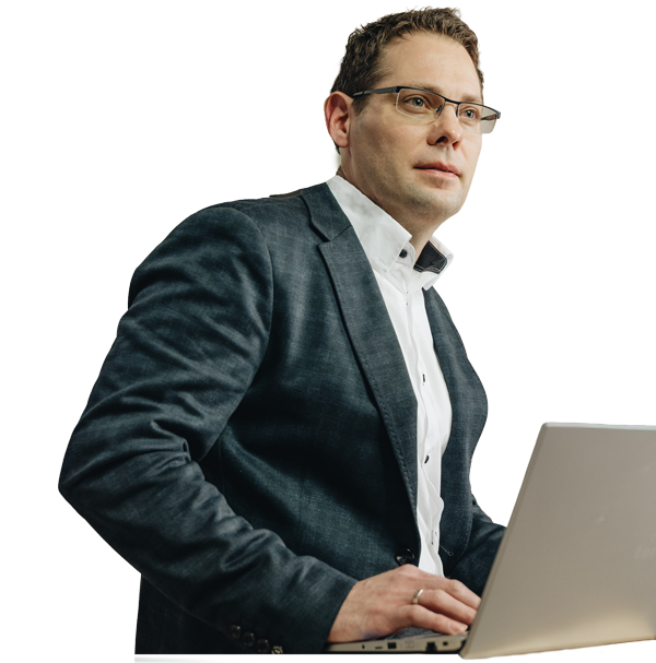 Portrait von Steuerberater Ruben Hoefs freigestellt